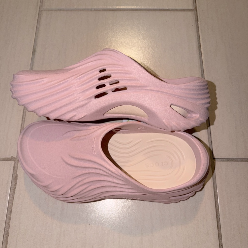 Pink Crocs Echo Wave